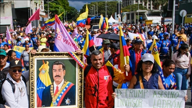 Venezuela'da binlerce kişi Devlet Başkanı Maduro'ya destek için yürüdü