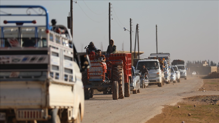 مسؤول سوري: عصابات قسد تبتز النازحين من دير حافر بحلب وتفرض "إتاوات"
