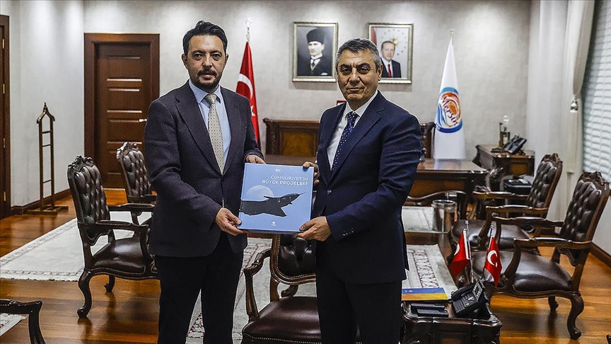 Mersin Valisi Atilla Toros, AA'nın "Yılın Kareleri" oylamasına katıldı