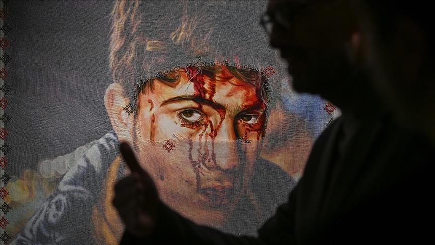 Türk sanatçı Aygeç'in "Sürgündeki Zeytin Ağacına Posterler" Sergisi Londra'da açıldı