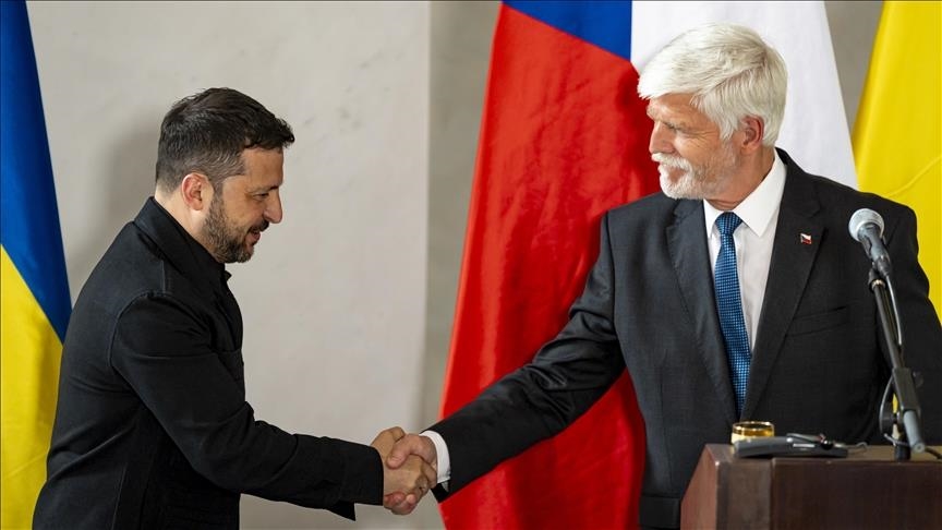 Presidenti çek mbërrin në Kiev për bisedime me homologun ukrainas