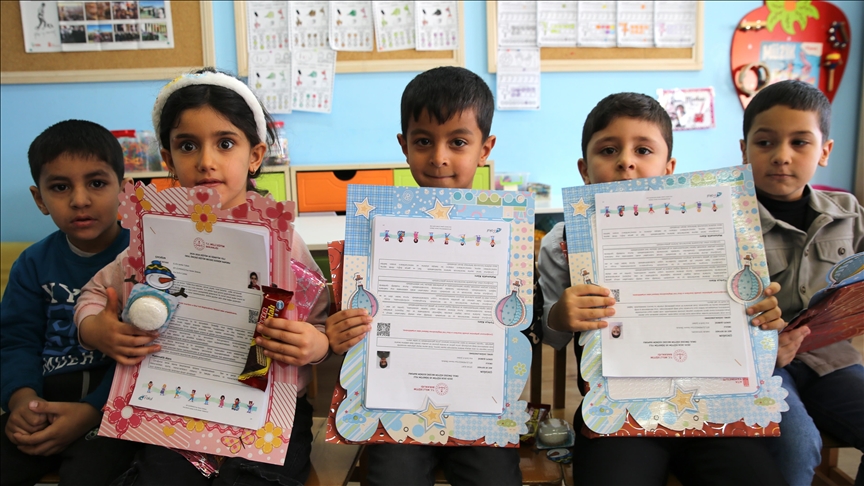 Li Wan, Bidlîs, Mûş û Hekariyê xwendekaran karnameyên xwe hildan