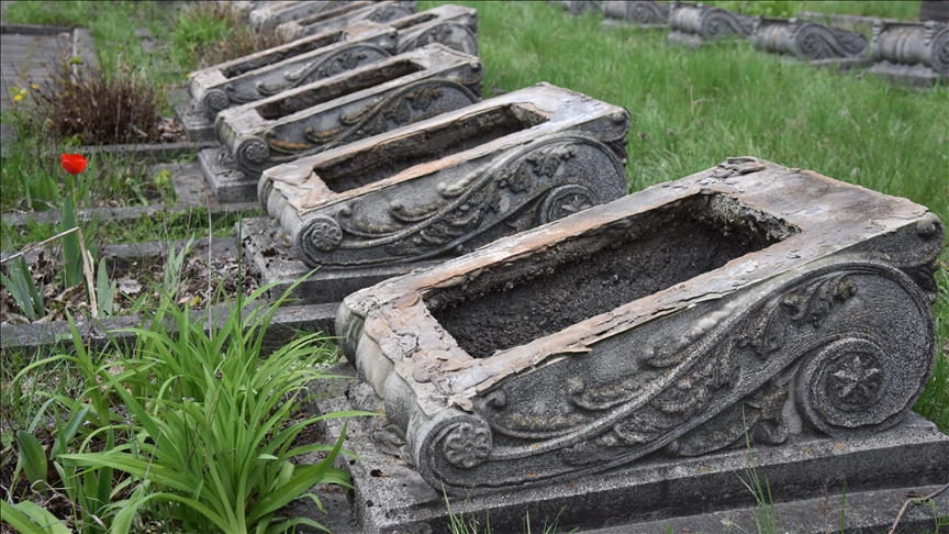 Polish historians begin work on report about Soviet-era war losses