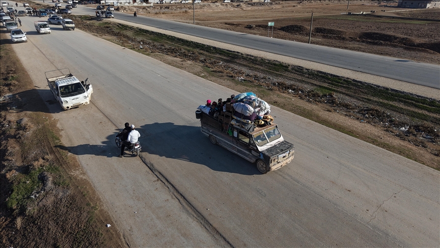 AA filmon nga ajri civilët që arritën të largohen nga qyteti sirian Deir Hafir, i pushtuar nga YPG/SDF