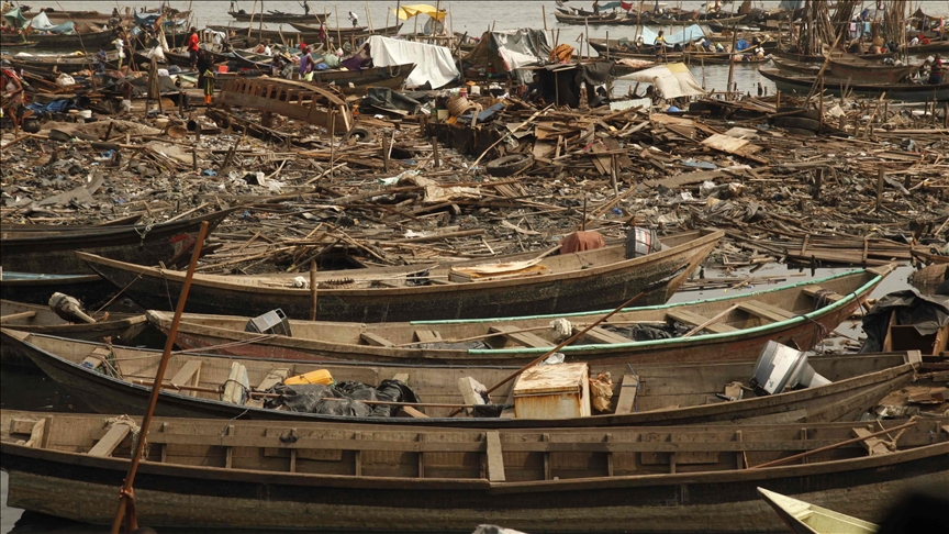 "Venediku i Afrikës" nën buldozerë: Banorët e Makokos detyrohen të jetojnë në kanoe