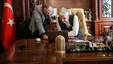 Bursa Valisi Ayyıldız, AA'nın "Yılın Kareleri" oylamasına katıldı