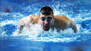Milli yüzücü Emre Sakçı yeni başarılar için çalışmalarını sürdürüyor