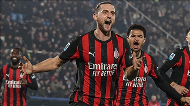 قدم.. ميلان يتخطى كومو بصعوبة ويطارد الإنتر على الصدارة