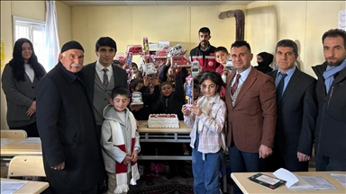 Erzurum'da şehit çocukları karne töreninde yalnız bırakılmadı