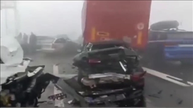 Katër të lënduar në një aksident zinxhir me nëntë automjete në Serbi