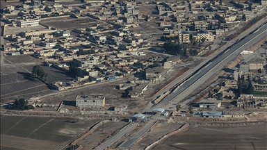 Suriye ordusu, Deyr Hafir-Meskene hattında terör örgütü YPG/SDG hedeflerini ateş altına aldı
