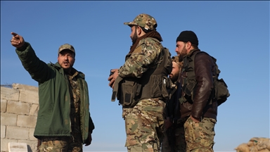 الجيش السوري يستهدف مواقع لـ"قسد" بدير حافر شرقي حلب 