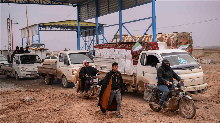 Sirijci se vraćaju kući u Deir Hafir nakon povlačenja terorističke grupe YPG/SDF