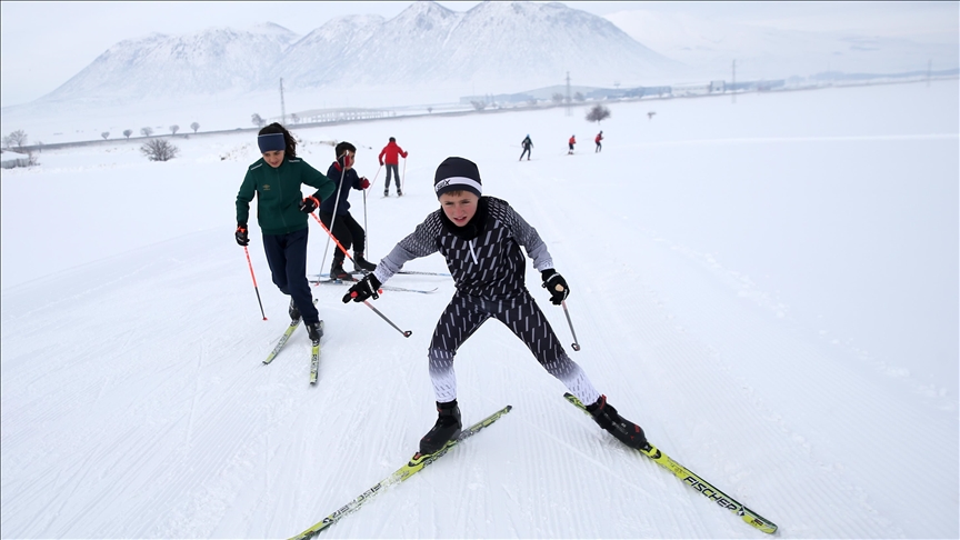 Kaşûnbazên Bidlîsî digel sir û seqemê amadehiya pêşbaziyan dikin