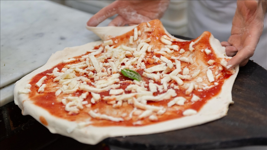İtalyanların dünyaca ünlü yemeği: Pizza