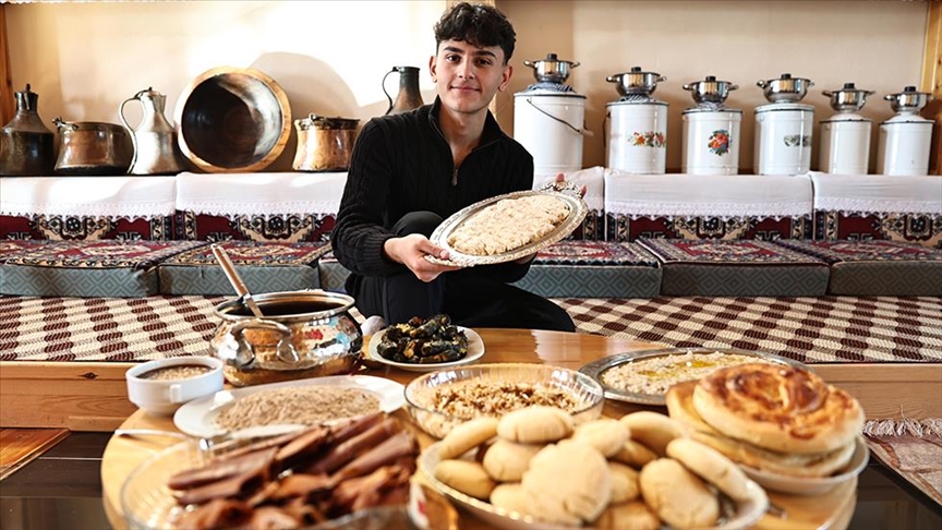 Ushqimet e përgatitura nga 17 vjeçari me recetat e gjyshes së tij tërheqin vëmendje në rrjetet sociale