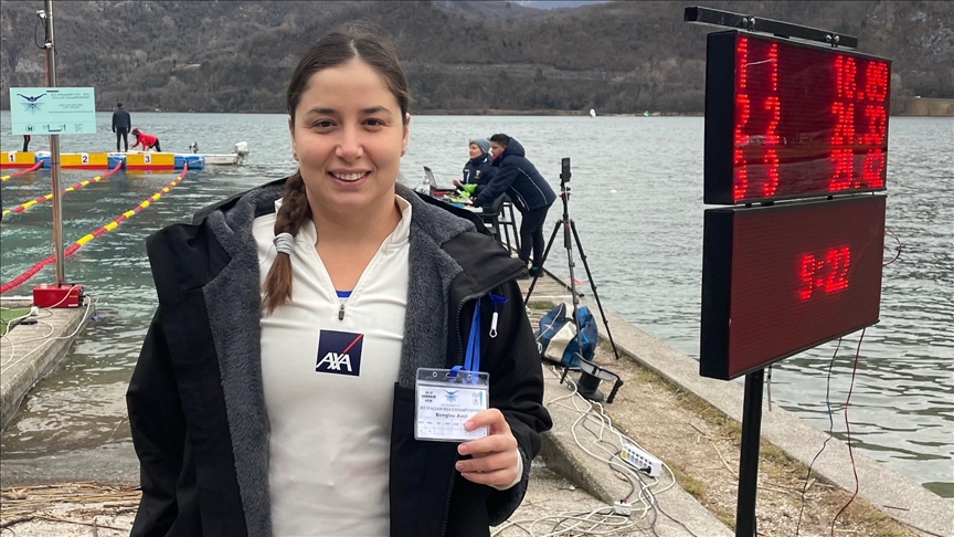 Bengisu Avcı, buz yüzmede Türkiye rekoru kırdı