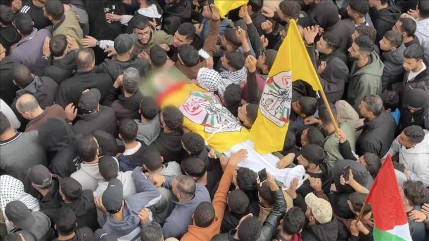 الضفة.. مئات الفلسطينيين يشيعون طفلا قتله الجيش الإسرائيلي