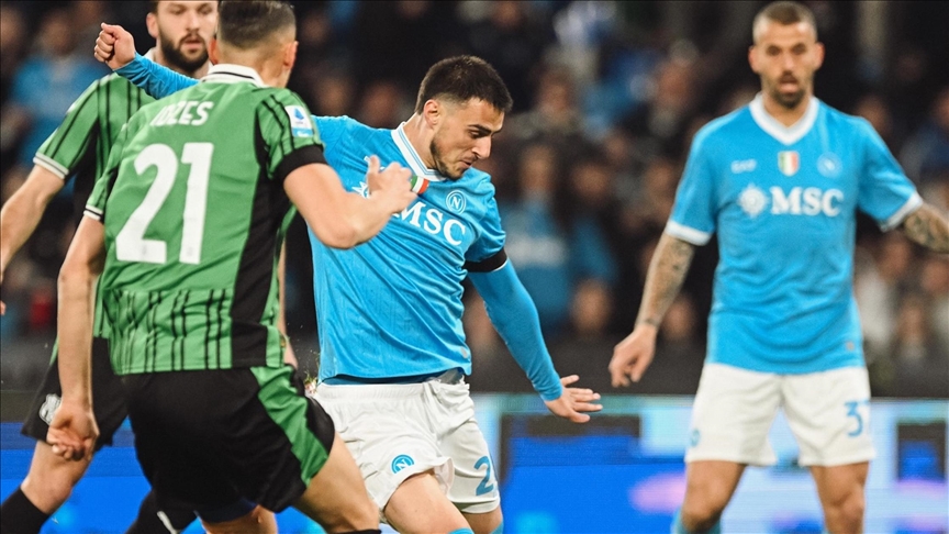قدم.. نابولي يوقف نزيف النقاط على حساب ساسولو