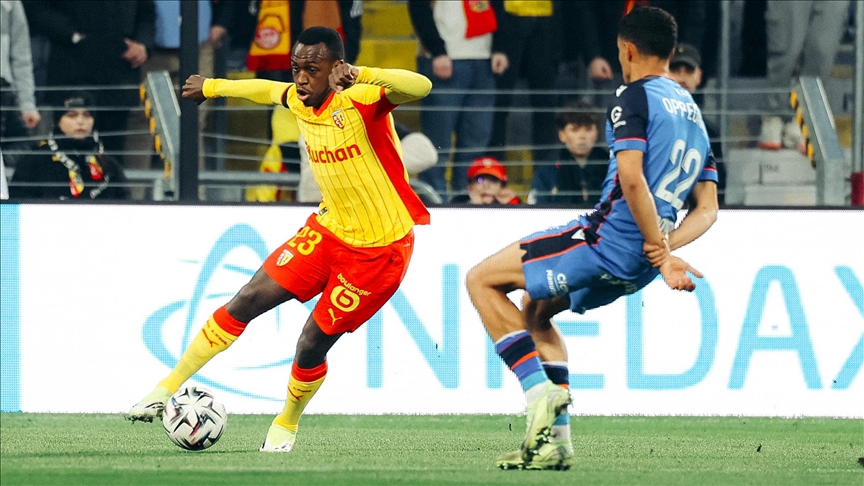 قدم.. لانس يستعيد صدارة الدوري الفرنسي من باريس سان جيرمان