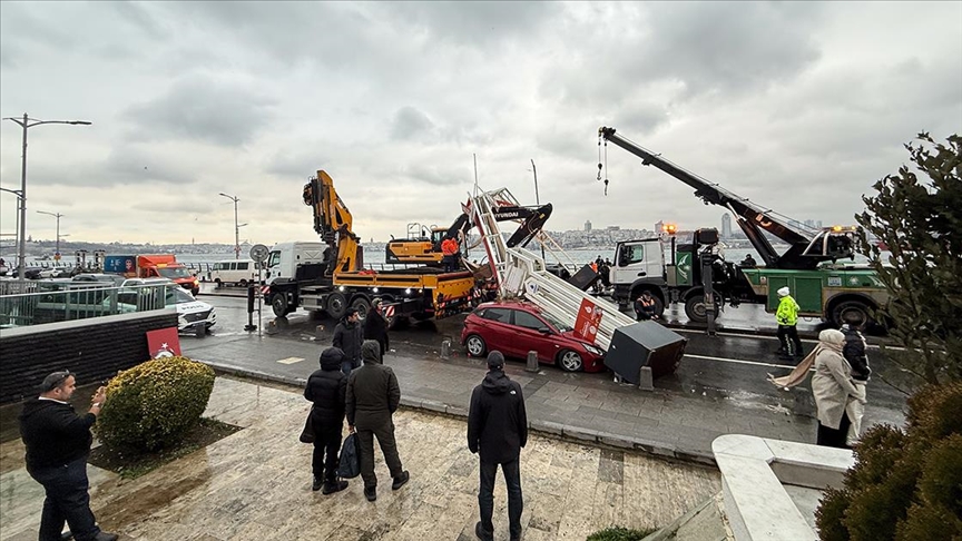 Kaza nedeniyle kapanan Üsküdar Harem Sahil Yolu trafiğe açıldı