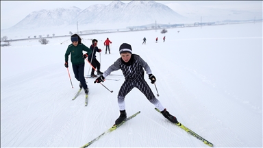 Kaşûnbazên Bidlîsî digel sir û seqemê amadehiya pêşbaziyan dikin