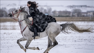 Safari dimëror me kalë nëpër Erzurum të Turqisë bashkon entuziastët nga vendi dhe jashtë