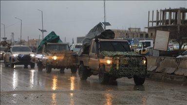 L’armée syrienne affirme être entrée à Tabqa et avoir encerclé des terroristes du YPG/FDS sur la base aérienne