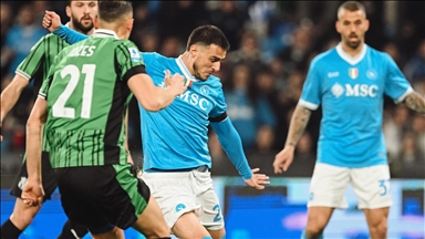 قدم.. نابولي يوقف نزيف النقاط على حساب ساسولو