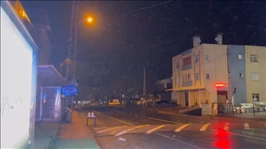 İstanbul'un bazı ilçelerinde kar yağışı etkili olmaya başladı