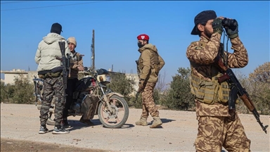 الجيش السوري يطالب المدنيين بعدم دخول مناطق عملياته شرق حلب حتى تأمينها 