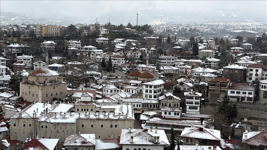 تركيا.. بياض الثلوج يعانق بيوت "صفران بولو" التاريخية