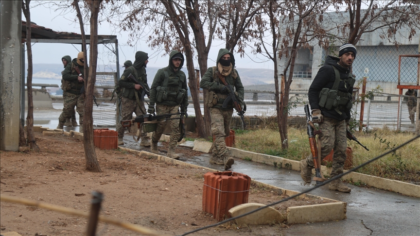 الجيش السوري يقبض على عناصر "قسد" في محيط الطبقة والشرطة تنتشر