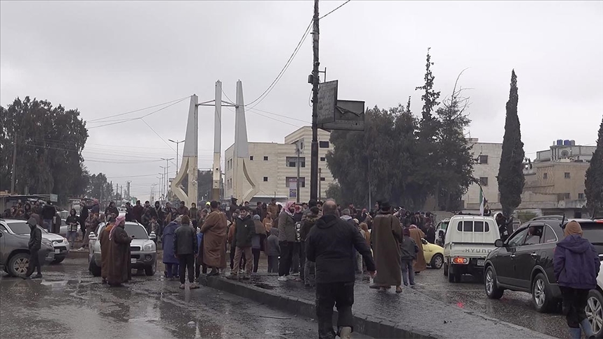 Suriye'nin Tabka kentinde halk, bölgenin terör örgütü YPG/SDG'den kurtarılmasını kutladı