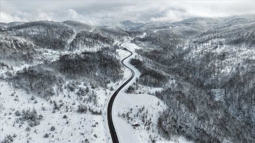 Sinop'ta 1600 rakımlı Çangal Dağı'ndaki kar manzarası dronla görüntülendi