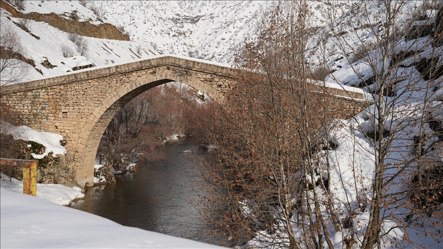 Li Hekariyê avahiyên dîrokî bi menzereya berfê hatin kişandin