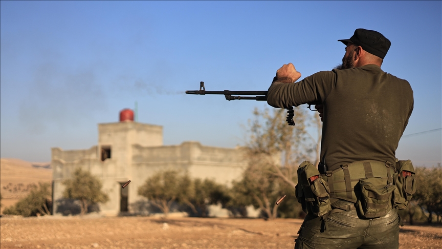 شرقي الفرات.. عشائر سورية تحرر حقلي نفط وغاز وعشرات البلدات