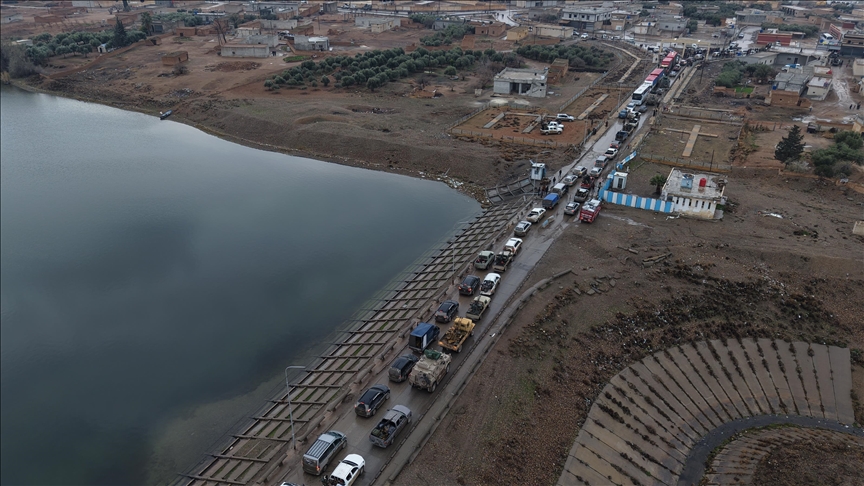 Suriye ordusu, Tel Abyad sahasından Rakka ve Haseke yönünde cephe açarken, birlikler Rakka merkezine giriyor