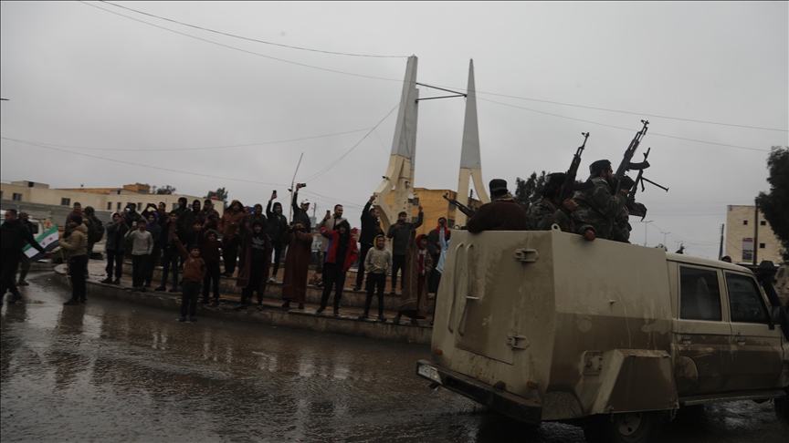 مشاهد فرح في الطبقة عقب دحر "قسد" ودخول الجيش السوري