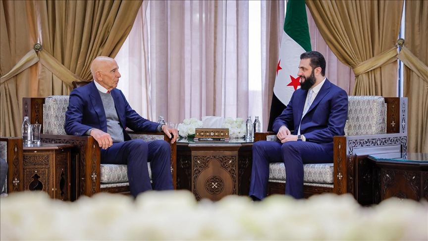 الشرع يشدد على وحدة سوريا وسيادتها وعلى أهمية الحوار