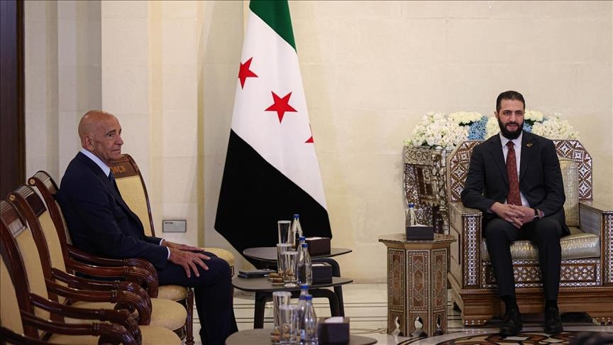 دمشق.. الشرع يلتقي بارك وسط اشتباكات مع "قسد" على جانبي الفرات