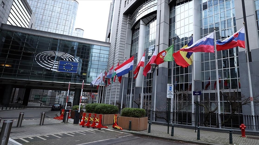 پارلمان اروپا تصویب توافق تجاری با آمریکا را به تعویق انداخت