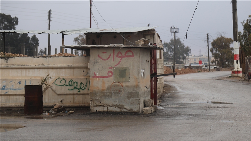 شرق الفرات.. "قسد" يحرق مقراته بالشدادي مع تقدم الجيش السوري