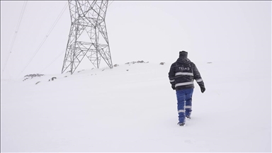 Bakan Bayraktar, kesintisiz enerji akışı için ekiplerin 7 gün 24 saat sahada olduğunu bildirdi