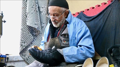 Këpucari 76-vjeçar ushtron profesionin e tij me entuziazmin si në ditën e parë