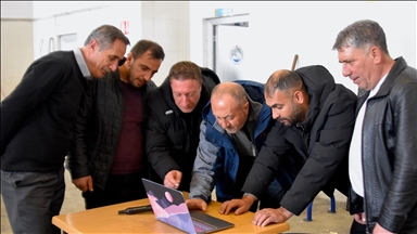 Bitlis'te karla mücadele ekipleri AA'nın "Yılın Kareleri" oylamasına katıldı