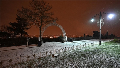 İstanbul'da kar yağışı yüksek kesimleri beyaza bürüdü