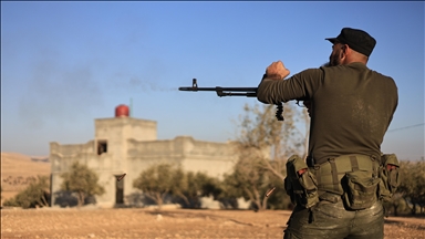 شرقي الفرات.. عشائر سورية تحرر حقلي نفط وغاز وعشرات البلدات