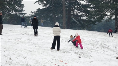 Edremit Körfezi'nde yaşayanlar, karın tadını Kazdağları'nda çıkardı