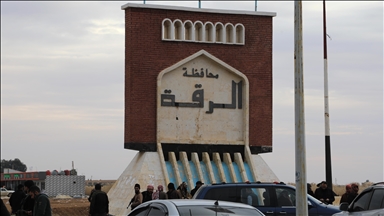 السلطات السورية توجه بتفعيل المؤسسات بالرقة فورا تزامنا مع طرد "قسد"